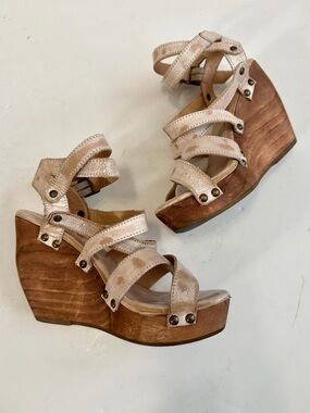 Bed Stu Juliana II Strappy Wedge Sandals Cream Tan Distressed Wood Size 7.5
